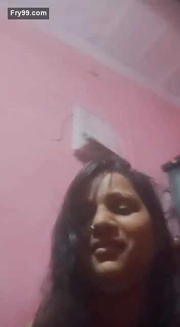 Sexy Desi girl Showing her Boobs and Pussy