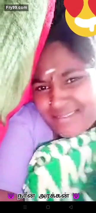 Tamil Bhabhi Showing Her Boobs