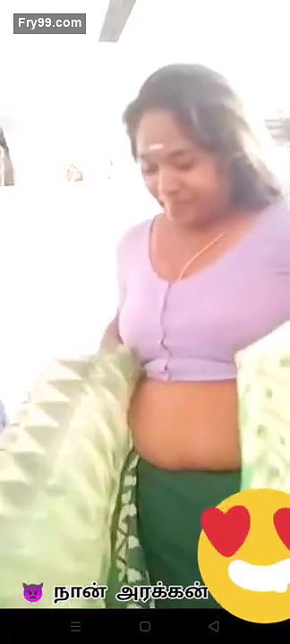 Tamil Bhabhi Showing Her Boobs