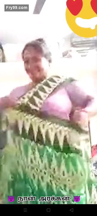 Tamil Bhabhi Showing Her Boobs