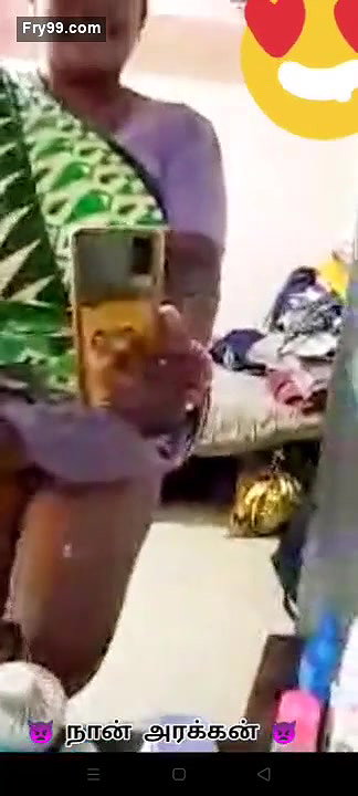 Tamil Bhabhi Showing Her Boobs