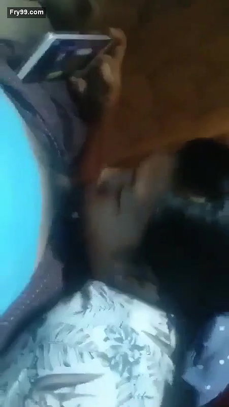 Sucking dick and playing game in mobile