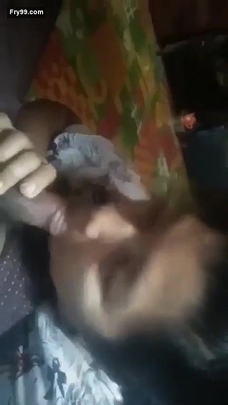 Sucking dick and playing game in mobile