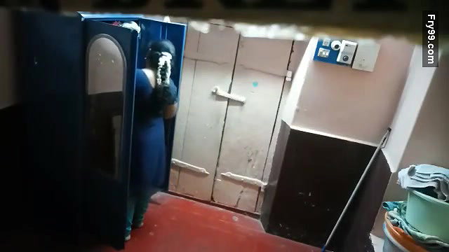 Tamil Bhabhi Caught in Hidden Cam