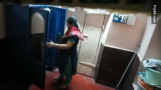 Tamil Bhabhi Caught in Hidden Cam