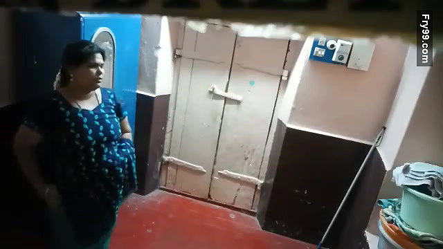 Tamil Bhabhi Caught in Hidden Cam