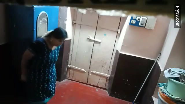 Tamil Bhabhi Caught in Hidden Cam