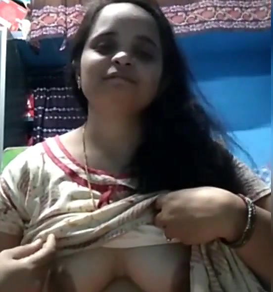 Desi sexy bhabi show her boobs n shy