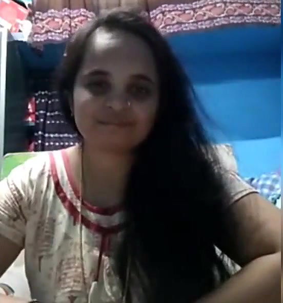 Desi sexy bhabi show her boobs n shy