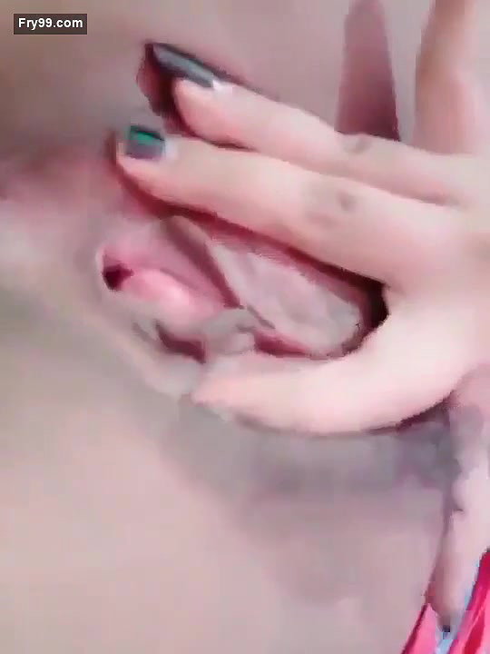 Paki Girl Showing her Boobs and Pussy