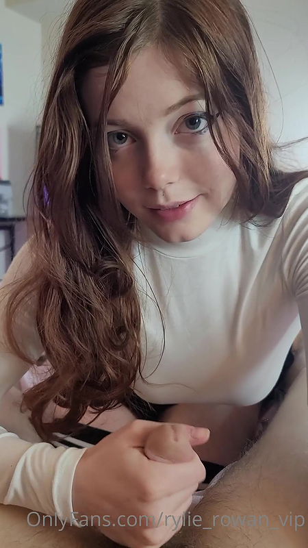 Onlyfans star Rylie Rowan 4