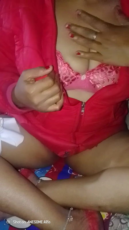 Hot Indian Horny Soni Bhabhi Alone in Home Oiling Boobs and Hungry Hairy Pussy Need Bigg Coock Fuking Her Pussy