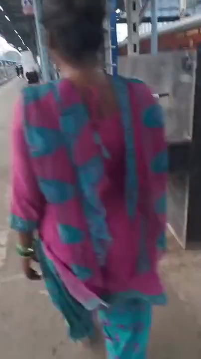 Bhabi Fingering In Metro Toilet