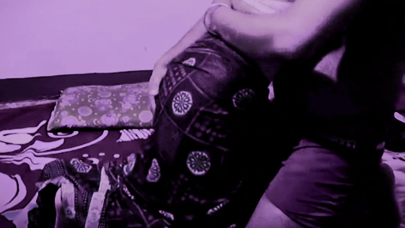 Calling the sister-in-law of the village in her room and leaving her full in Hindi