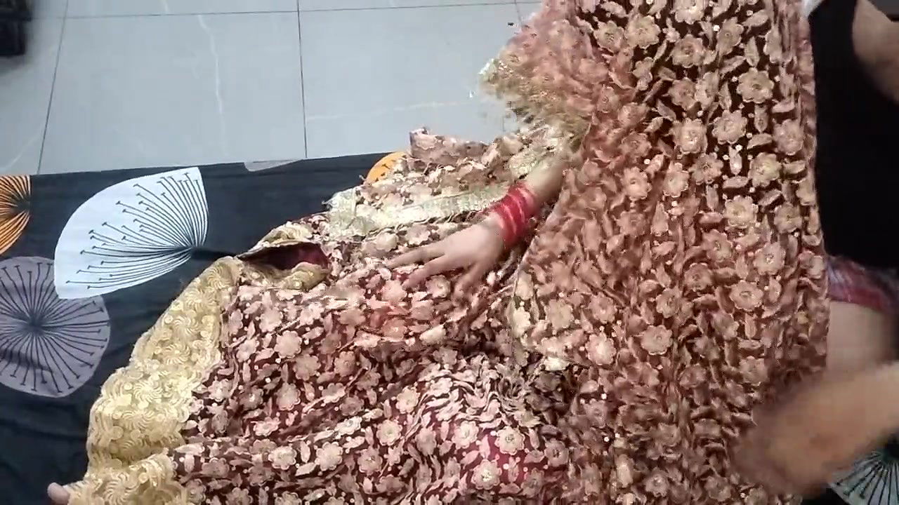 Nayi haweli dulhan ko sasur ne jabar dasti room me chod diya