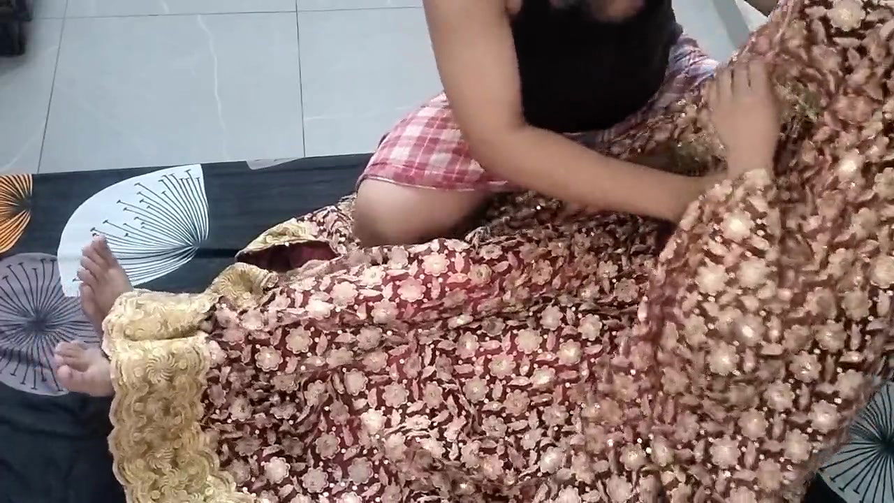 Nayi haweli dulhan ko sasur ne jabar dasti room me chod diya