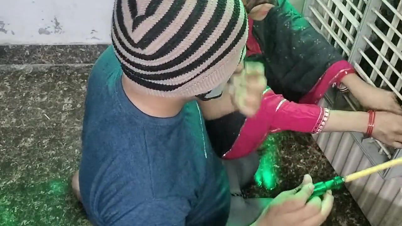 Naukrani ko paise dekar jabar kichen me hi pakad ke pel diya