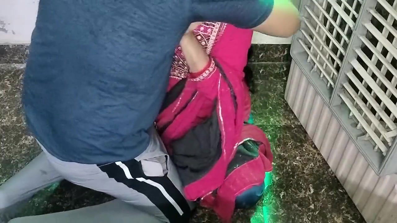 Naukrani ko paise dekar jabar kichen me hi pakad ke pel diya