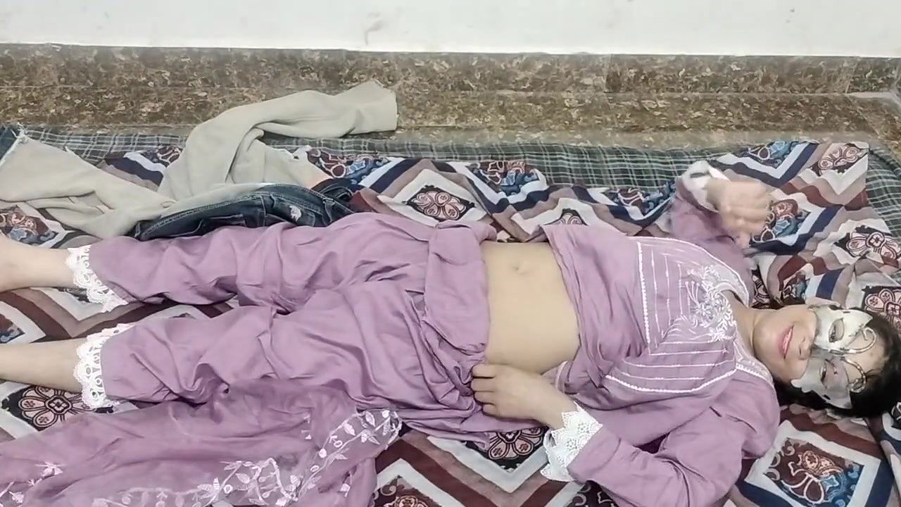 Naukrani ko kichen me jabar dasti chod kar bur se paani nikala