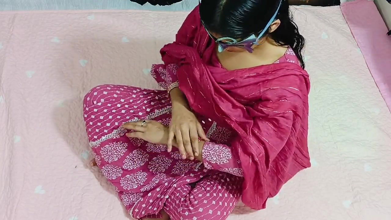 Muslim girlfriend ko bra khol kar boobs daba diya