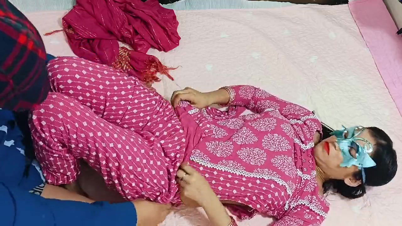 Muslim girlfriend ko bra khol kar boobs daba diya