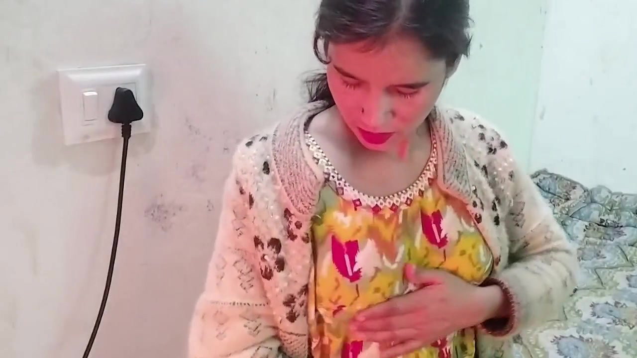 Muslim girl ko ghar par bulakr hotel me jabar dasti pela