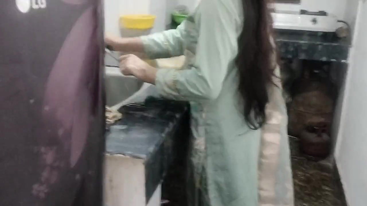 Doctor ne muze ghar pe bulakar bedroom me jabar dasti pela