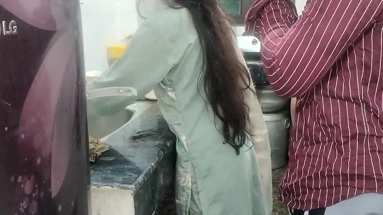 Doctor ne muze ghar pe bulakar bedroom me jabar dasti pela