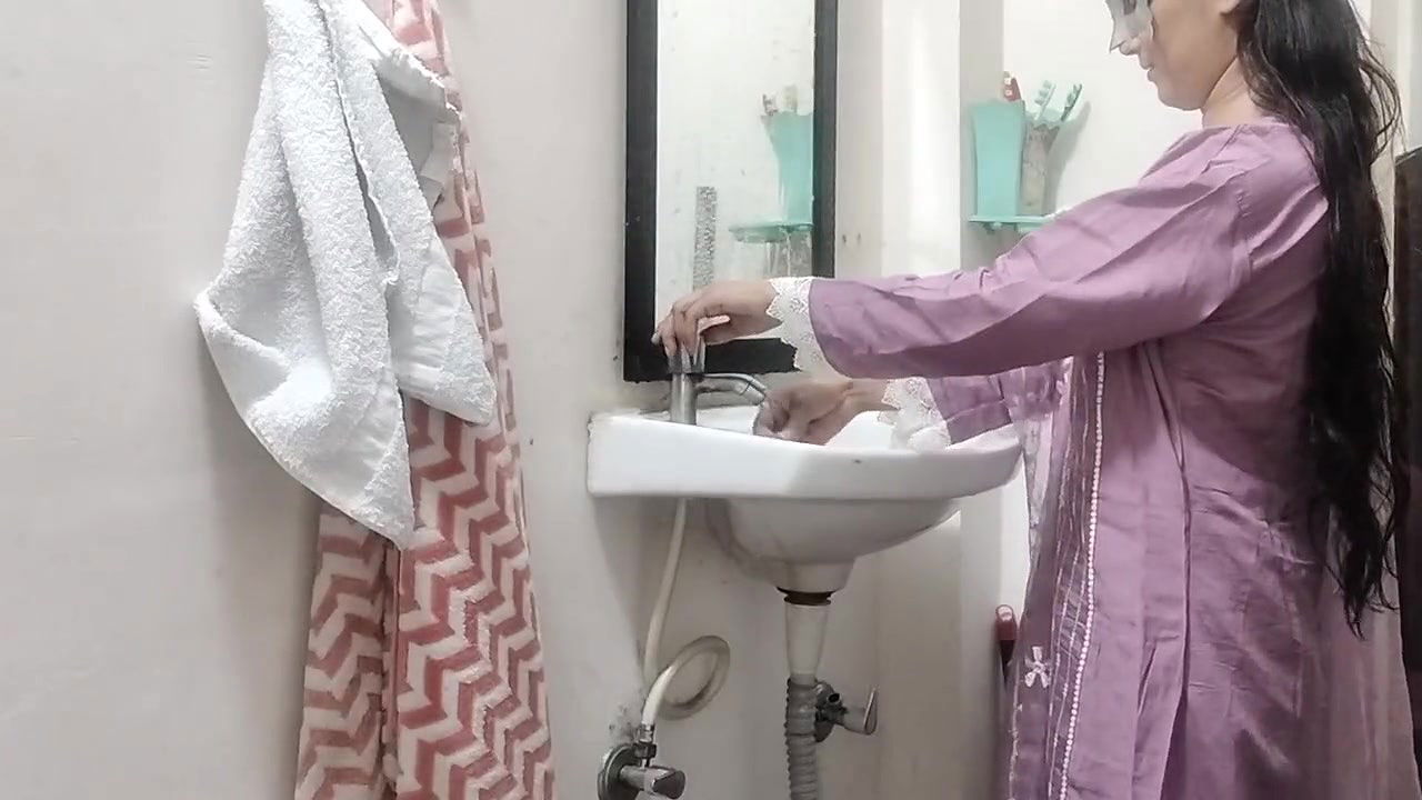 Cute step sister ko nanga kar ke pel diya