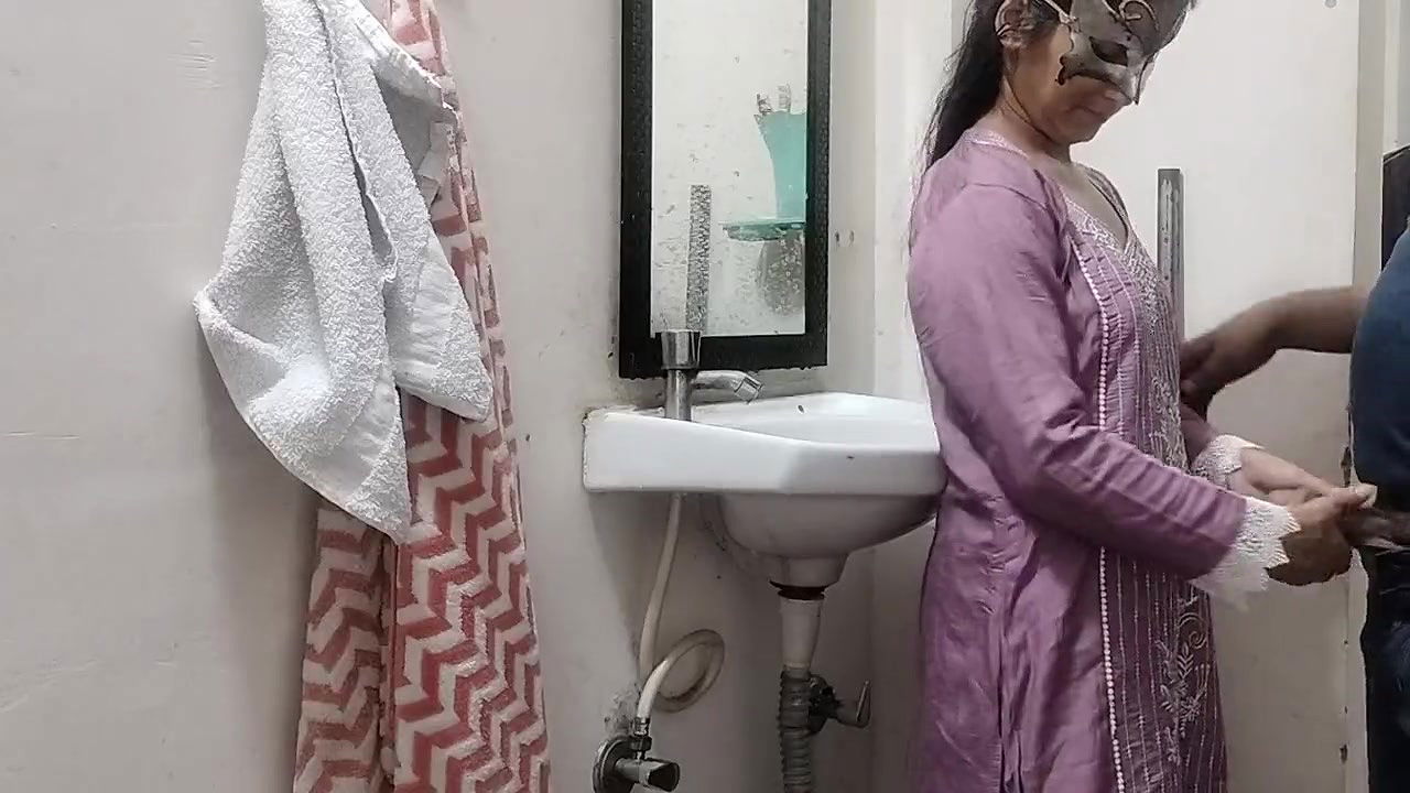 Cute step sister ko nanga kar ke pel diya