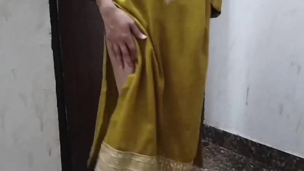 Chachi ka chuchi daba daba kar chod diya