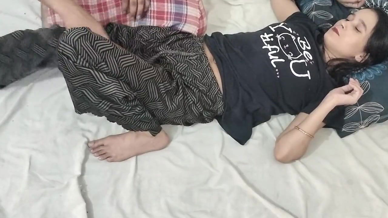 Bhabhi ko ghumane ke bahane Oyo room le gya