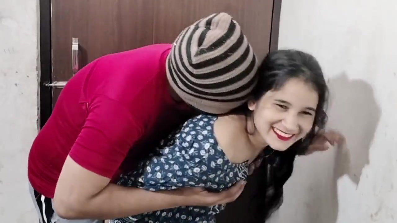 Bhabhi ko ghar me band kar ke pel diya