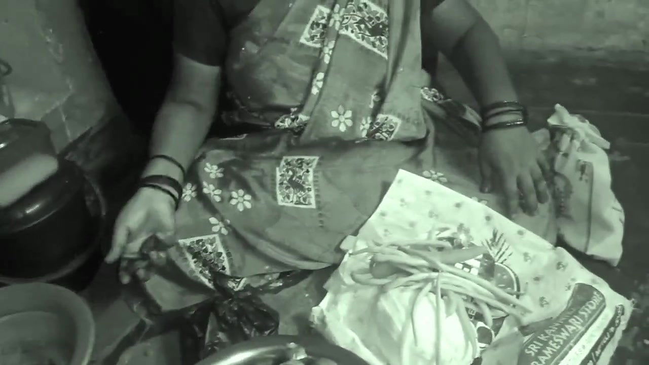 Aunty Home working boobs pressing in husband