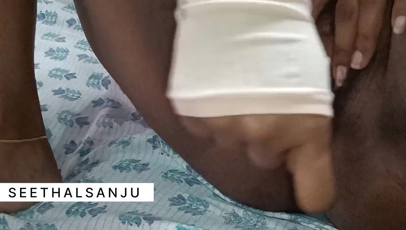 Mallu wife mastrubating with vegetable and getting squirts with moaning