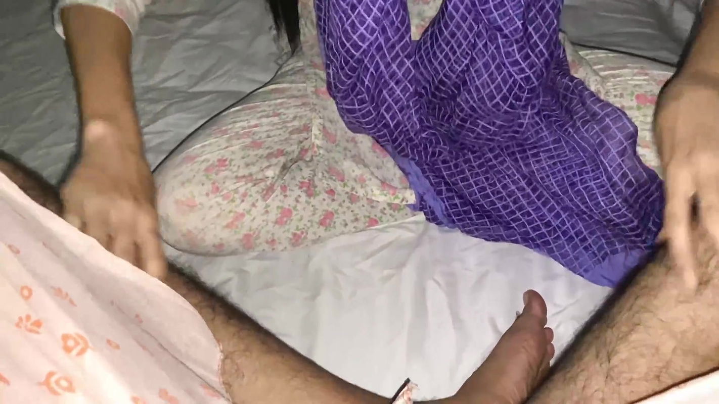 Fake baba fucked my punjabi stepmom’s big ass in doggy style