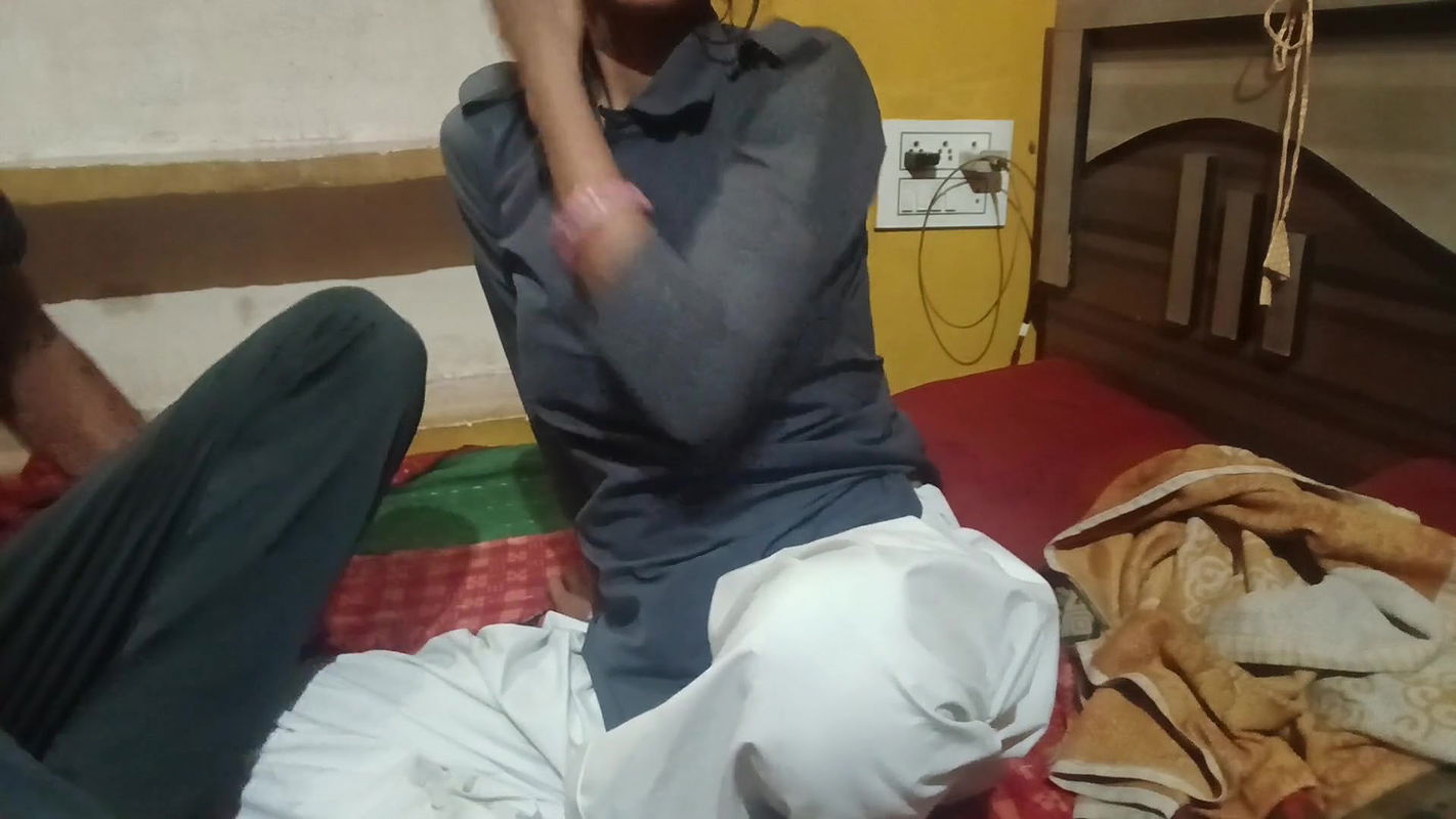 The teacher sucked the land in his mouth on the pretext of teaching his own student girl