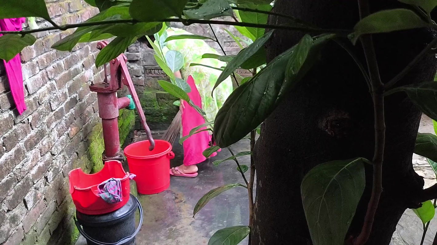 I see my aunty going to take a bath after I hugged and Fucking ass