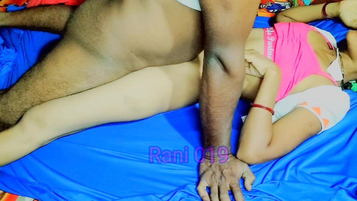 Desi housewife Rani Bhabhi whit Romance faking showt video