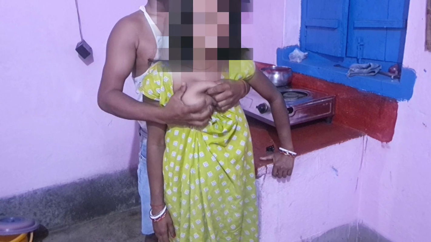 Bhabhi in kichen