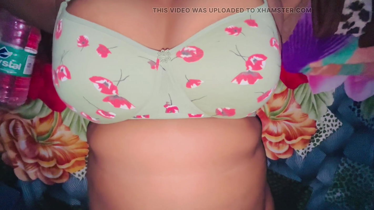 Sexy Ayesha Bhabhi’s baddi ass!