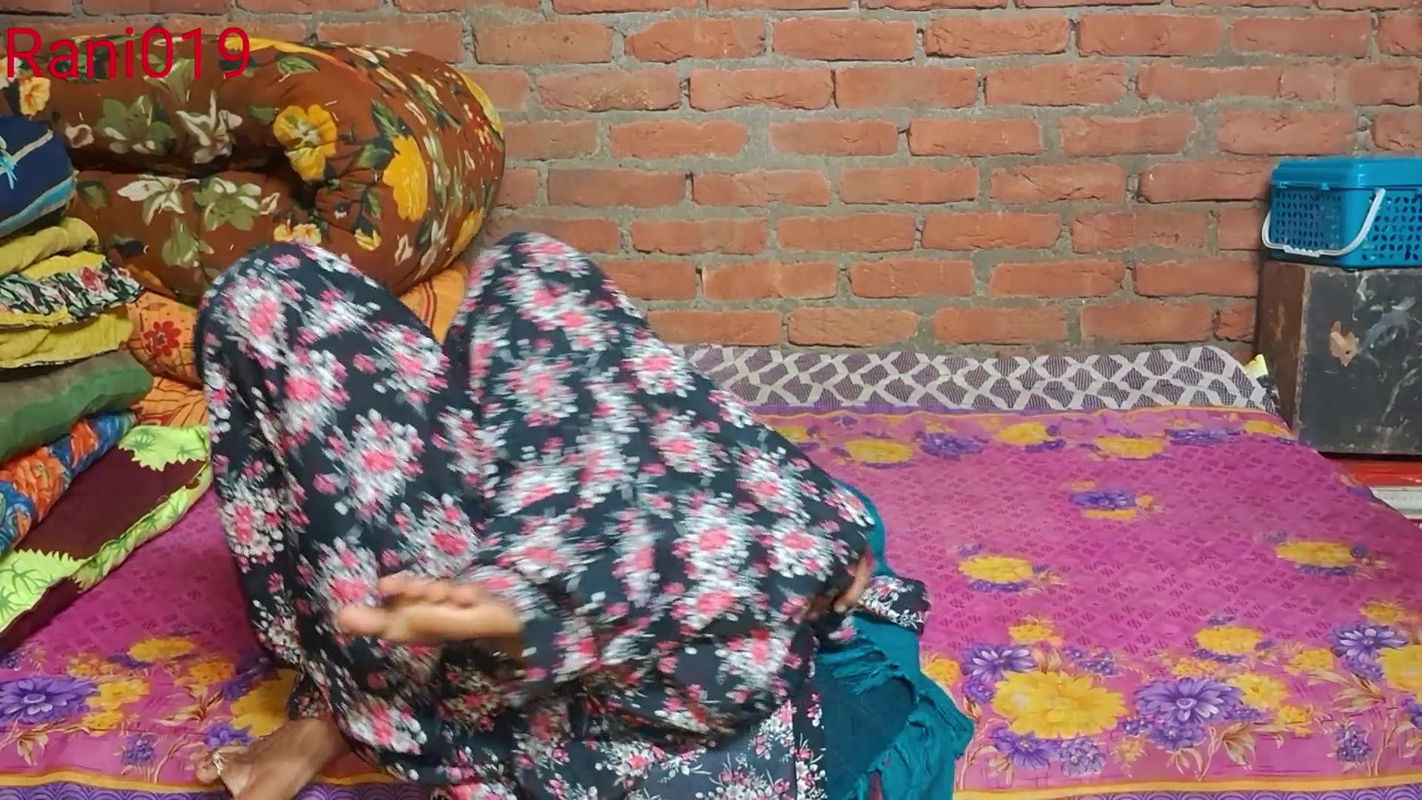 Indian Desi hauswaif Rani bhabhi ki chudayi devar ne bhabhi ko ghodi bana ke choda Indian school girl naic faking with husband Desi Indian