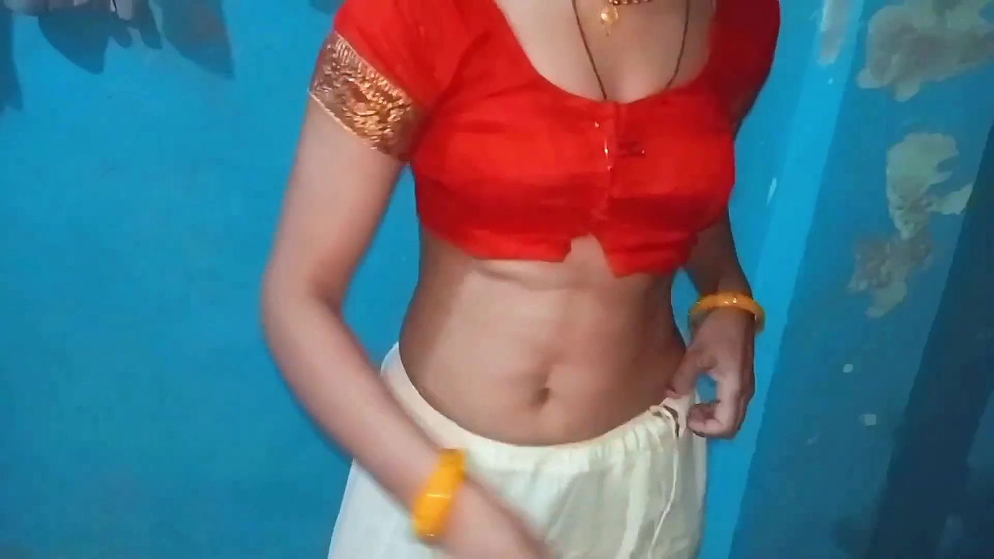 Indian hot girl janvi bhabhi was fucked in standing position by her boyfriend,janvi bhabhi sex video in hindi