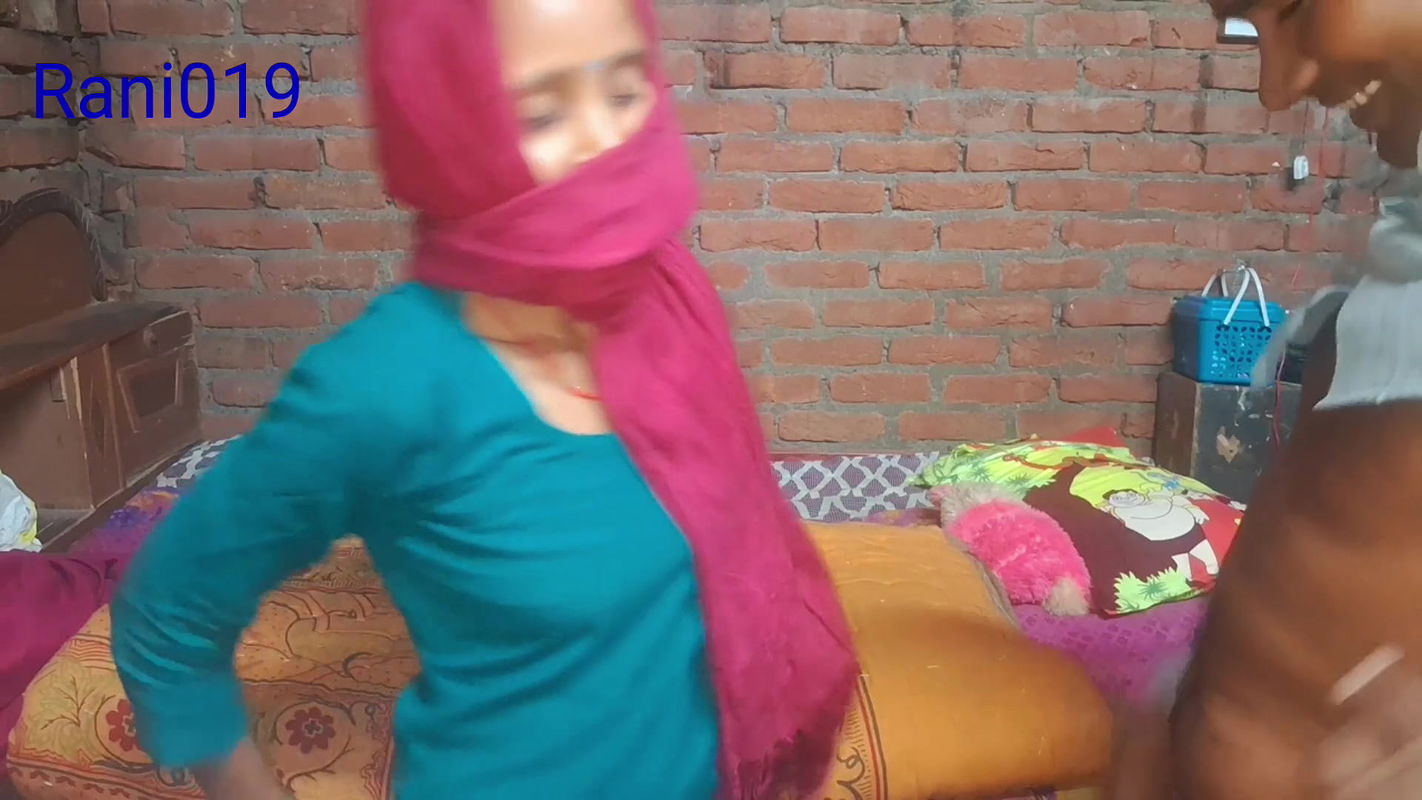 Indian Desi hauswaif Rani bhabhi ki chudayi devar ne bhabhi ko ghodi bana ke choda