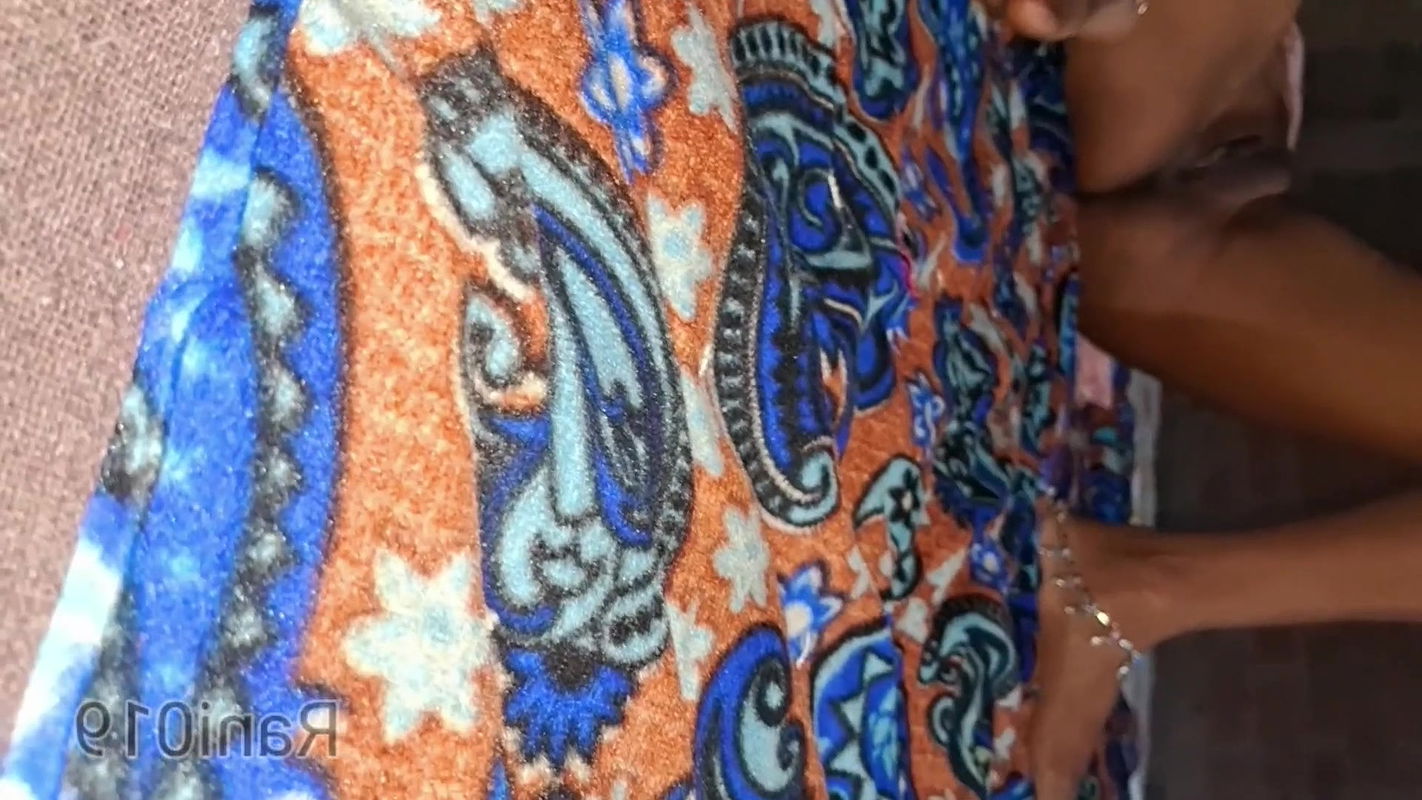 Desi hauswaif soni bhabhi ki chudayi Desi girl faking soni bhabhi ji ki chikh nikal gaya devar ne bhabhi ko ghodi bana ke choda