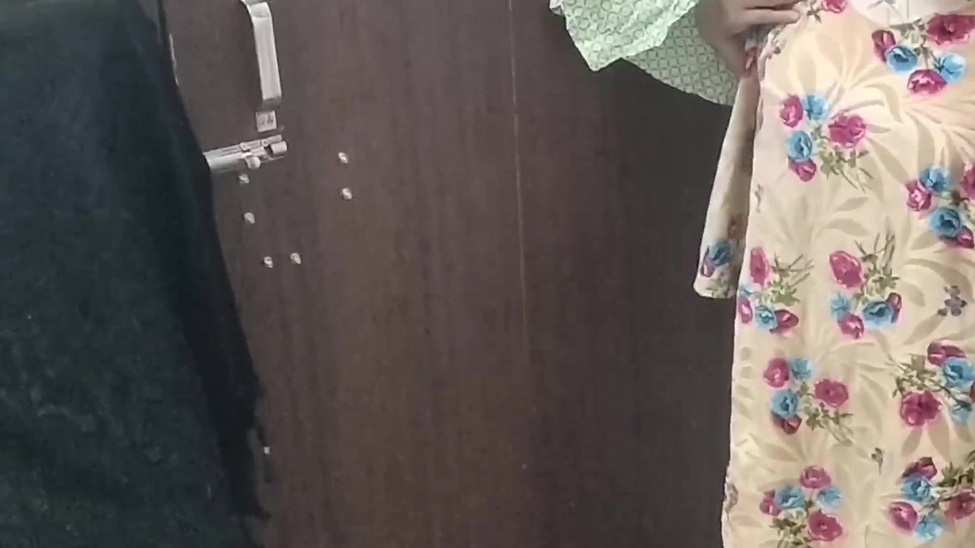 Bhabhi ji ki chut ki garmi nikal diya