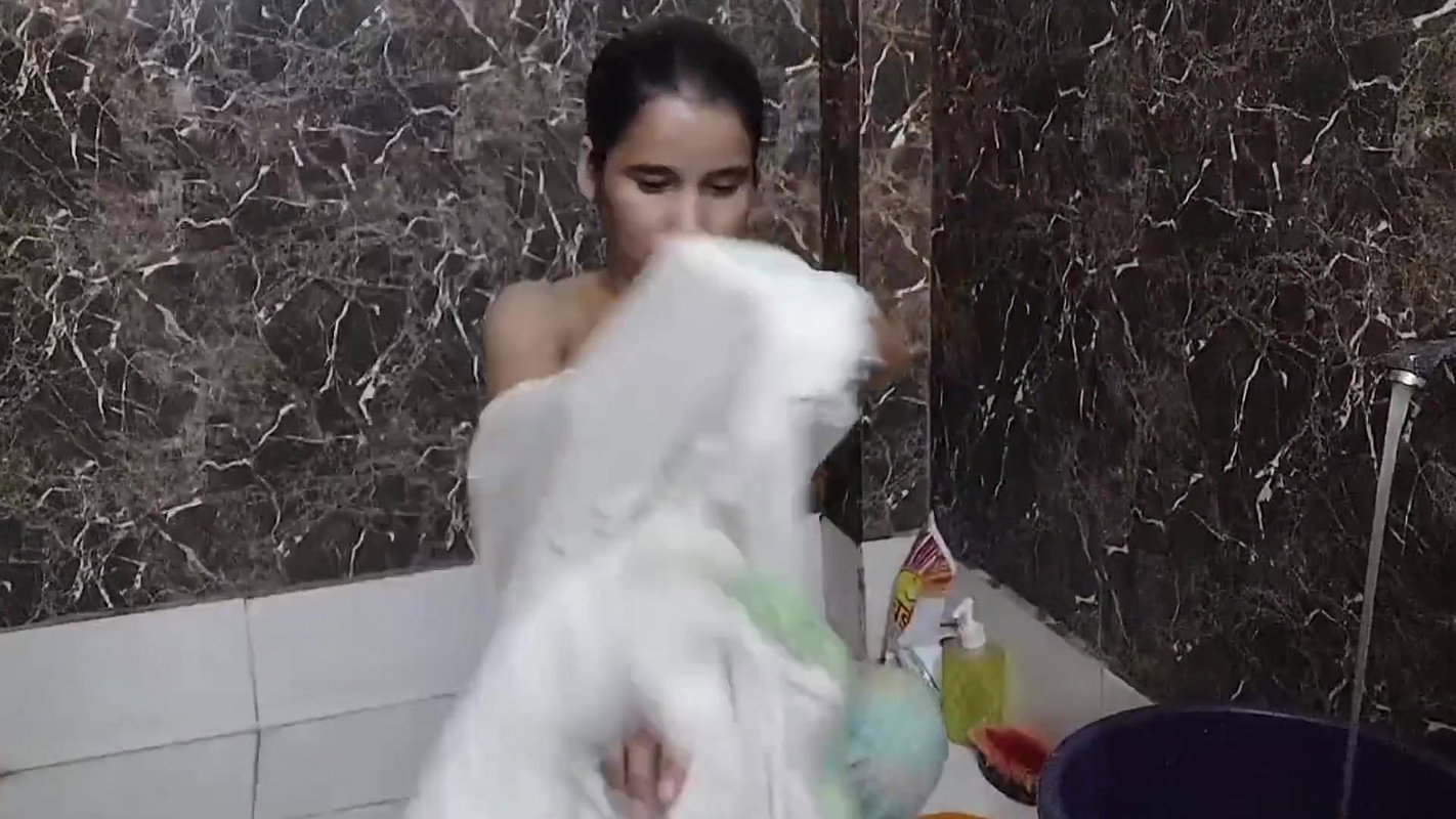 saw leaving desi aunty