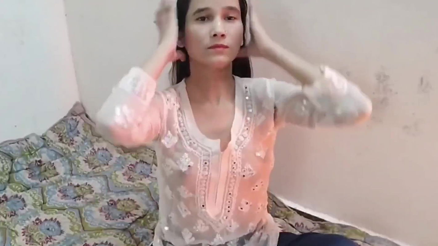 Desi bhabhi ko dever ne gift deke chod diya