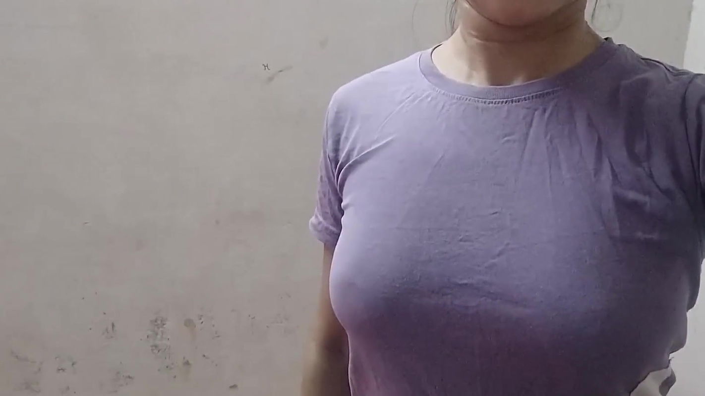 Aunty ka big boobs daba daba kar pela