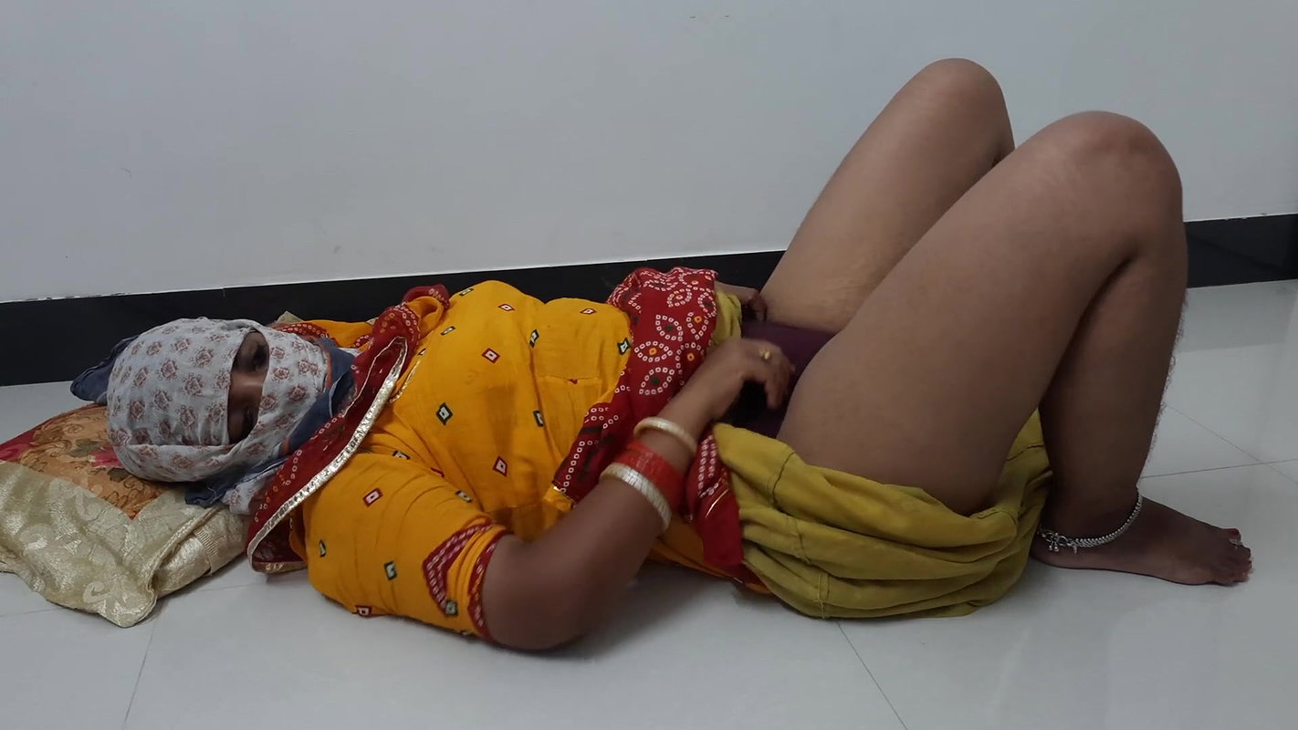 Indian Desi Bhabhi Mood On Full Sex Video Ghaghra Mein Ki Chudai